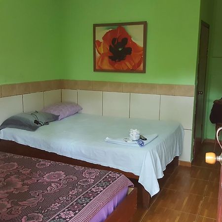 Hotel Economica Coxen Hole Dış mekan fotoğraf
