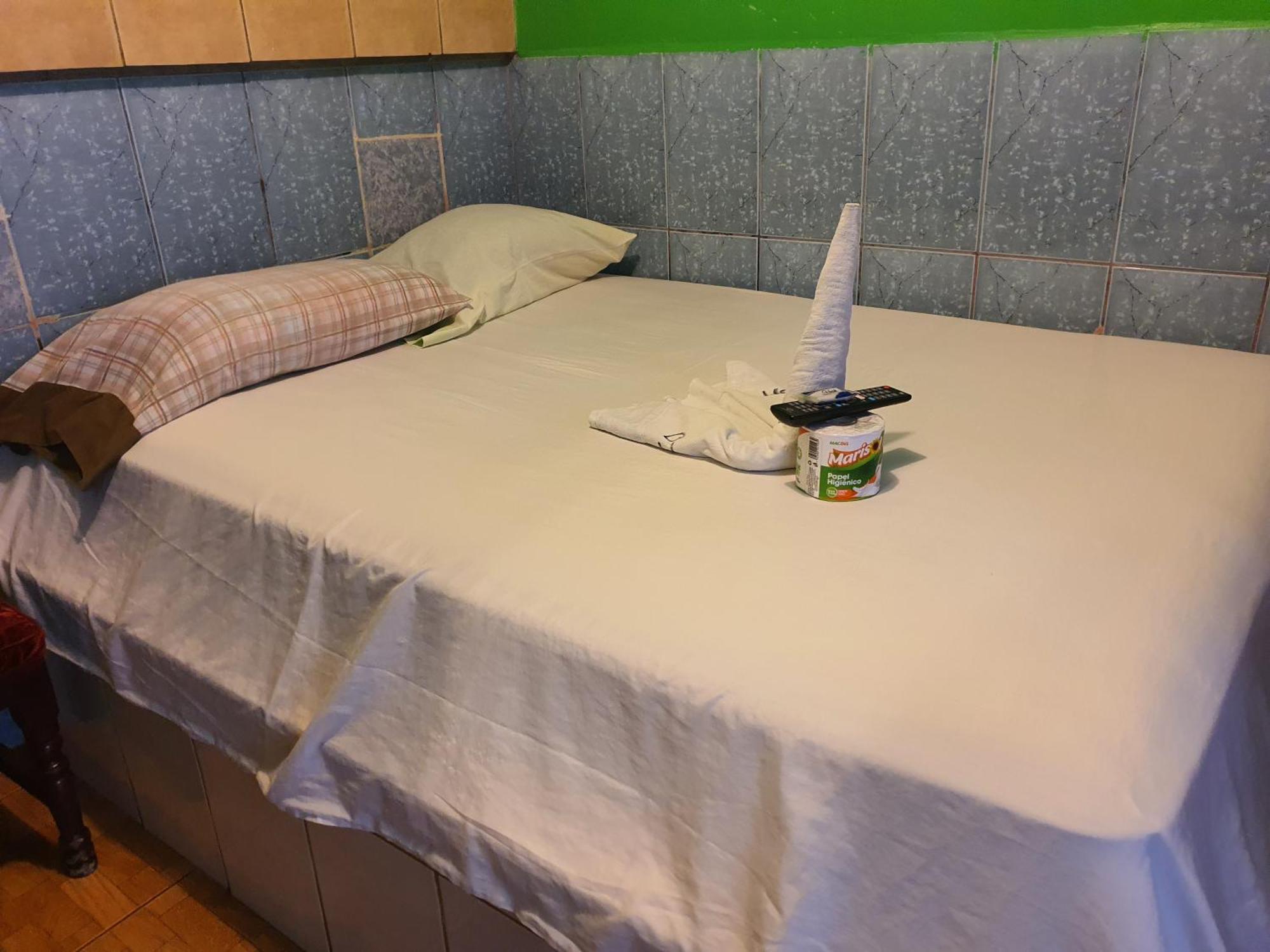 Hotel Economica Coxen Hole Dış mekan fotoğraf