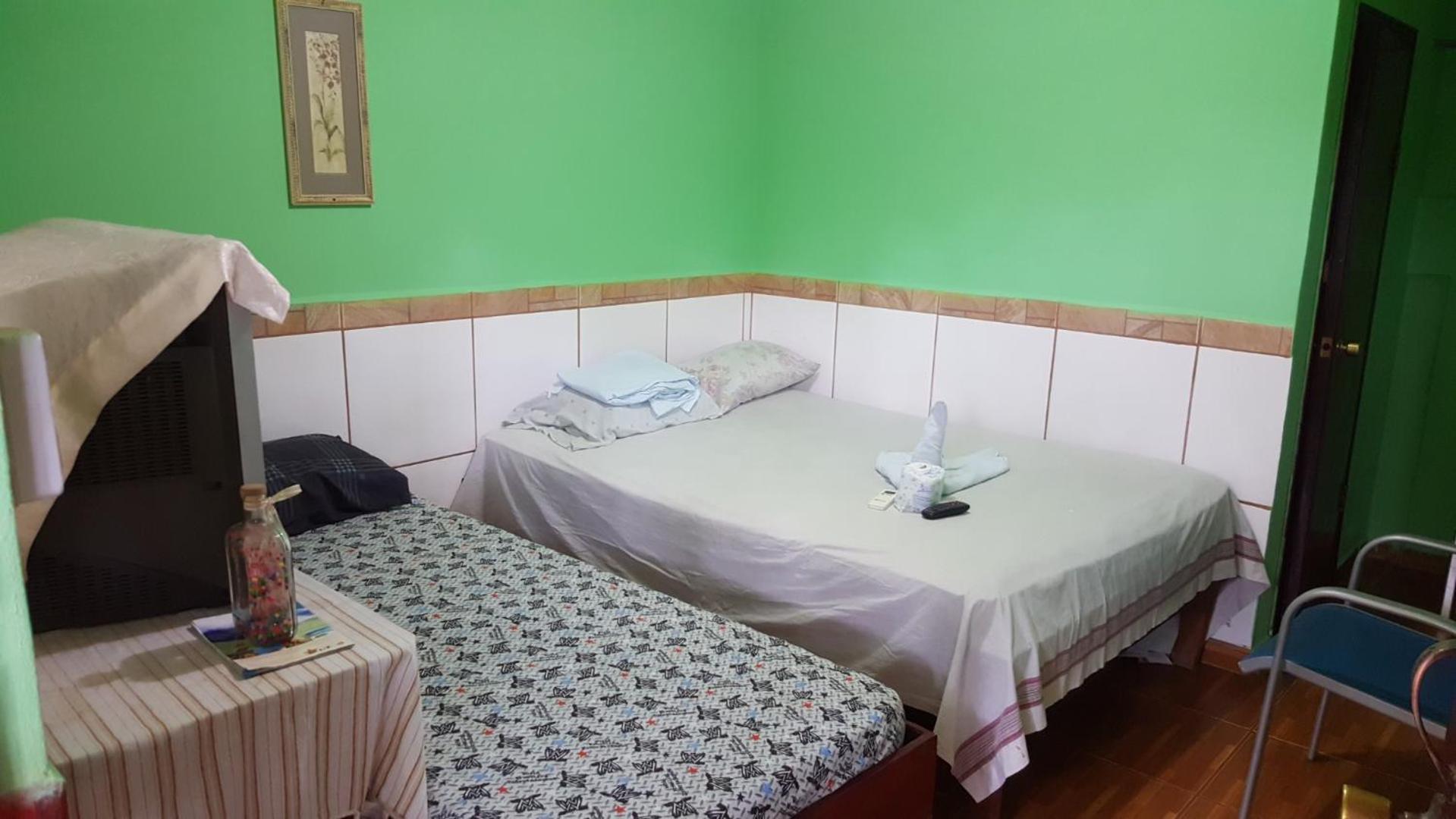 Hotel Economica Coxen Hole Dış mekan fotoğraf