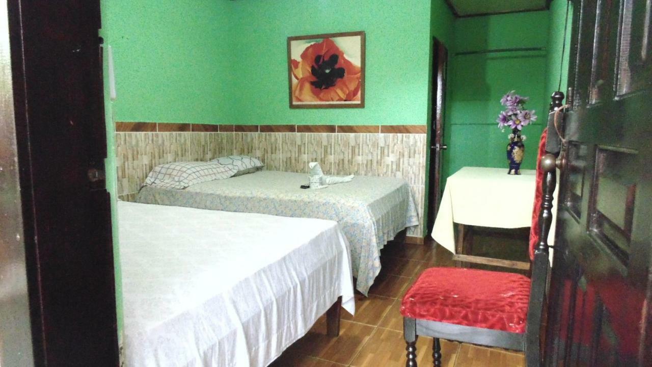 Hotel Economica Coxen Hole Dış mekan fotoğraf