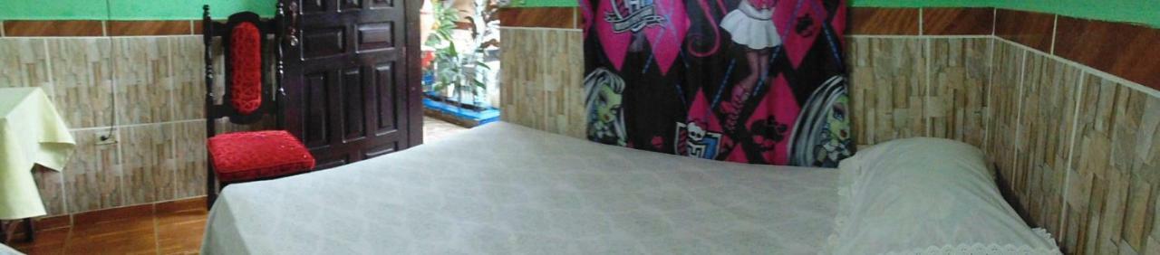 Hotel Economica Coxen Hole Dış mekan fotoğraf