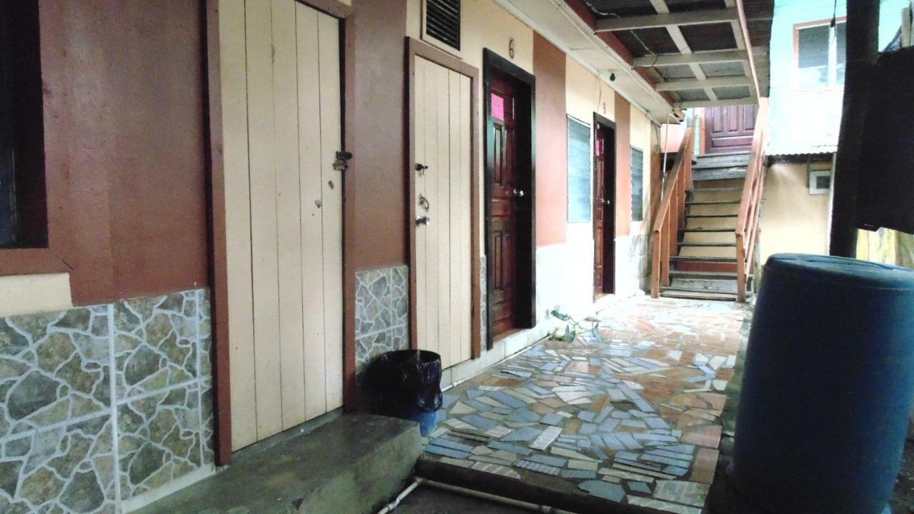 Hotel Economica Coxen Hole Dış mekan fotoğraf
