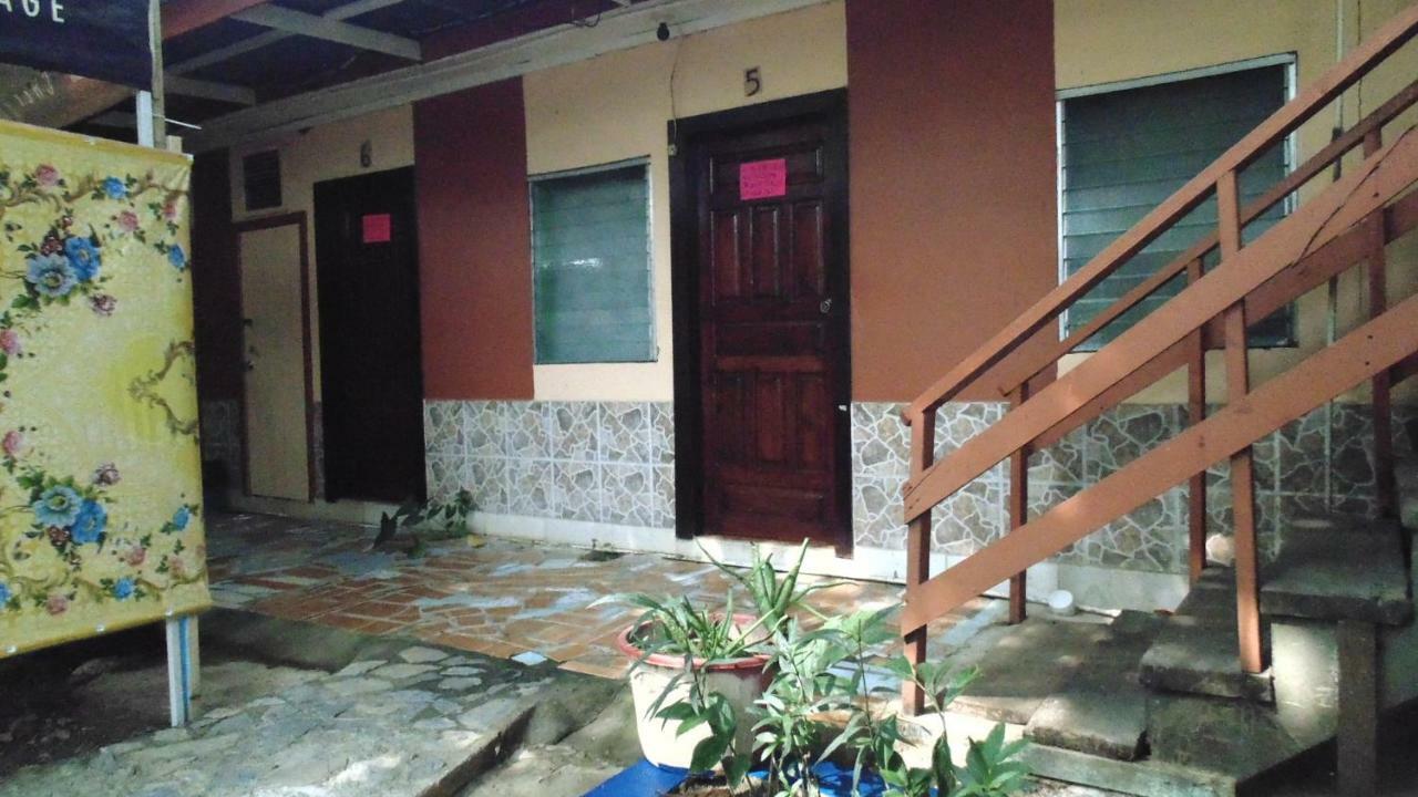 Hotel Economica Coxen Hole Dış mekan fotoğraf
