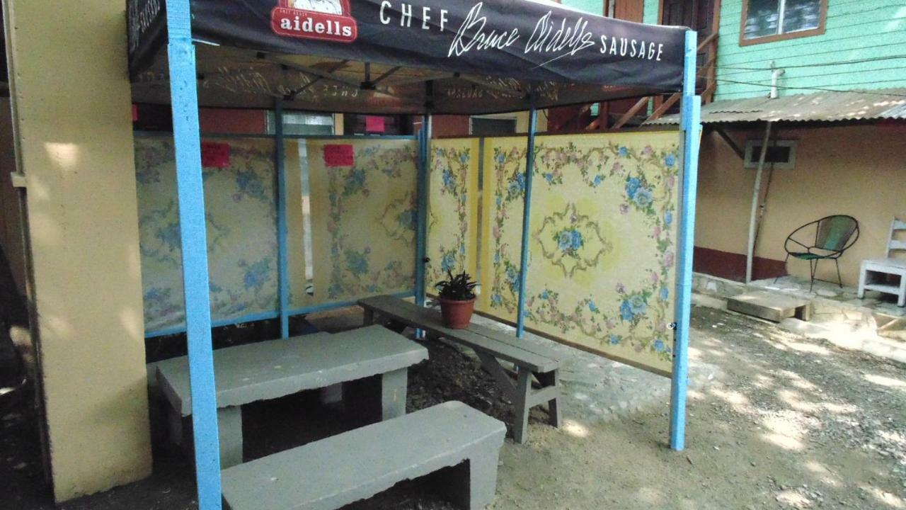 Hotel Economica Coxen Hole Dış mekan fotoğraf